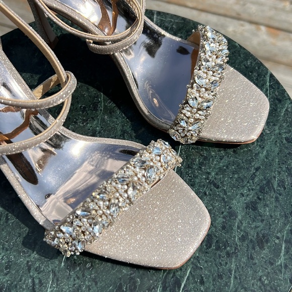 Badgley Mischka Nala Curvy Stiletto Heel - Picture 7 of 8